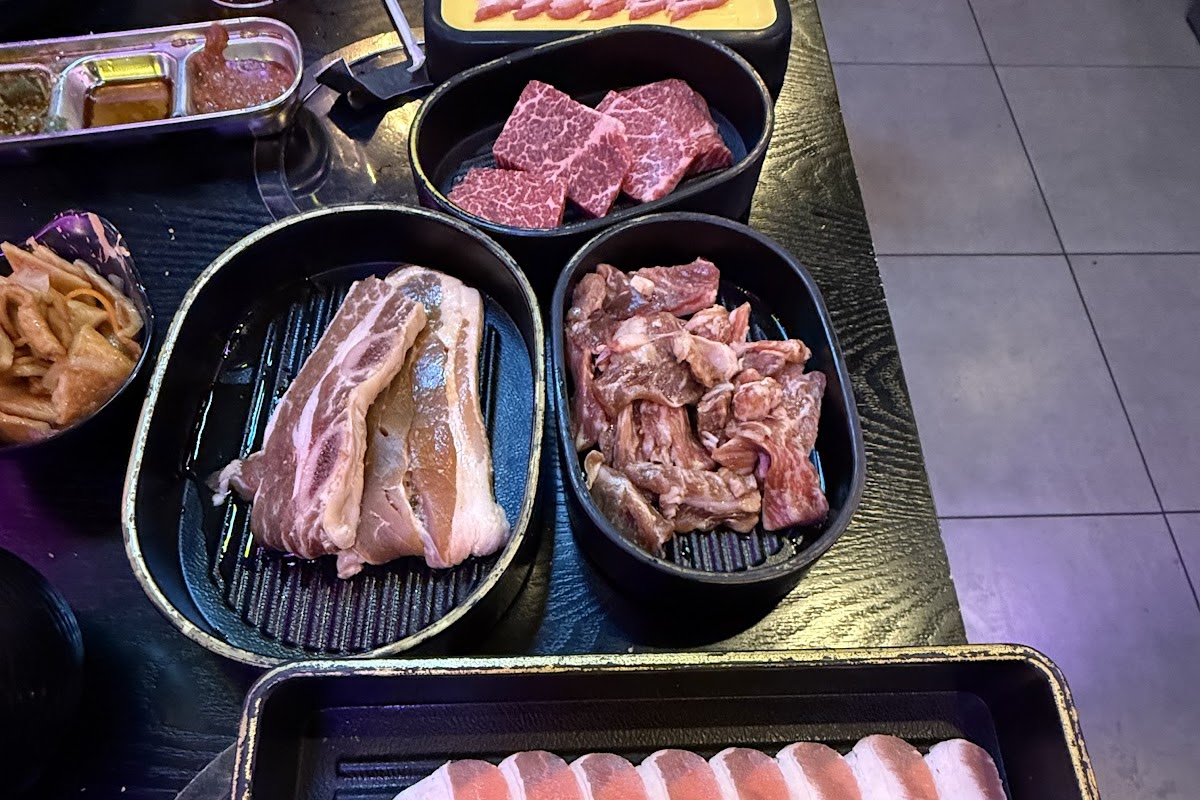 HUNGRY-COW K BBQ