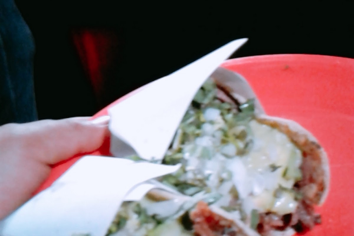 EL MARIACHI BURRITOS TACOS Y CEMITAS DE CARNE ASADA DE RES
