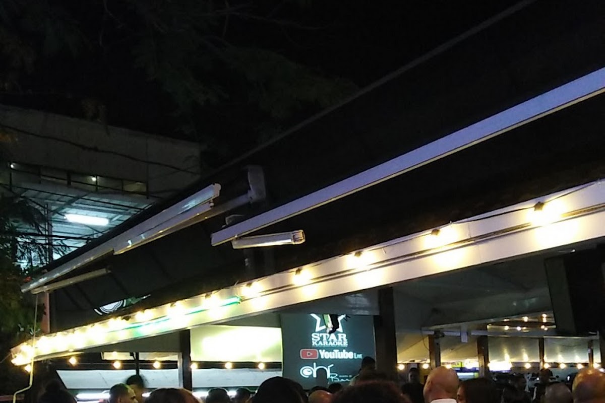 Ahí Bar and Grill