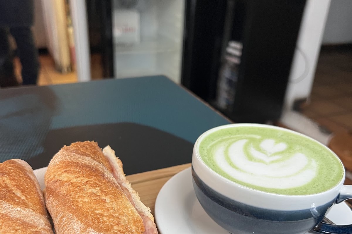 Bond Café