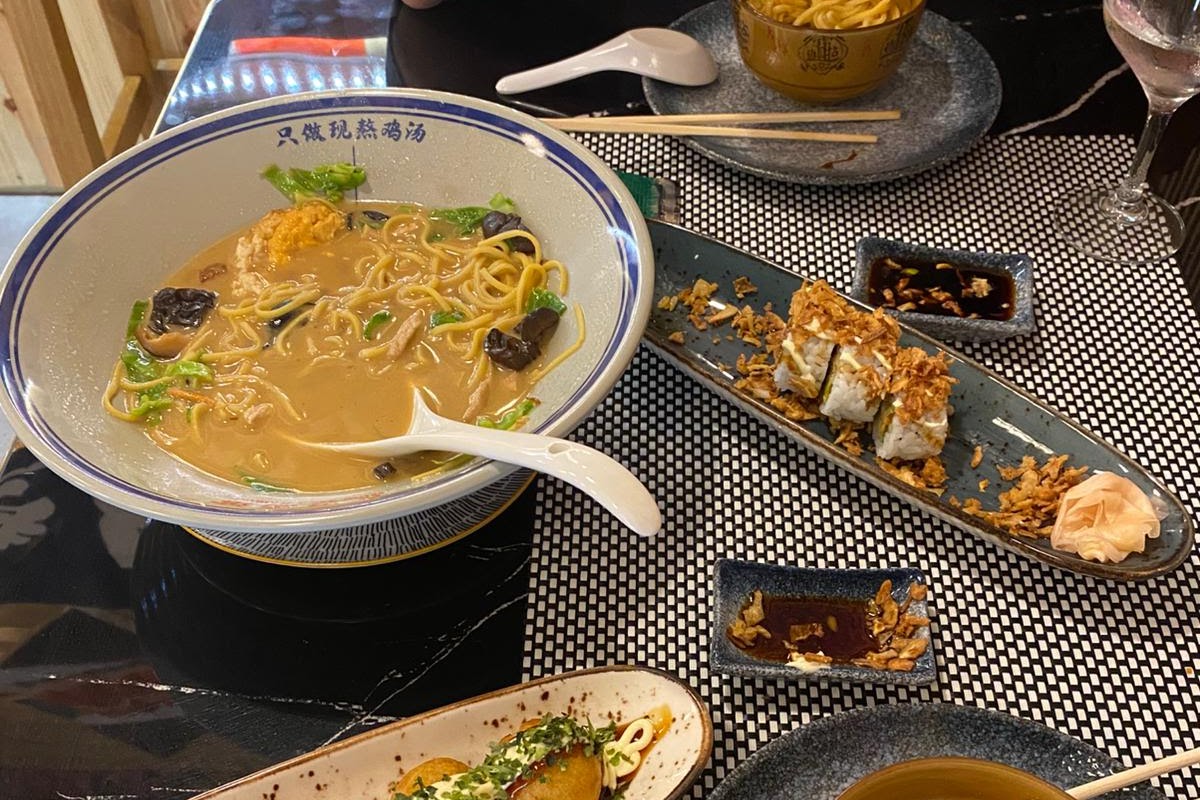 Restaurante Japonés - Hola Sushi
