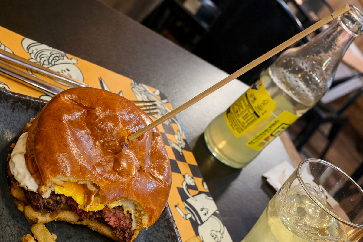 JR BURGER