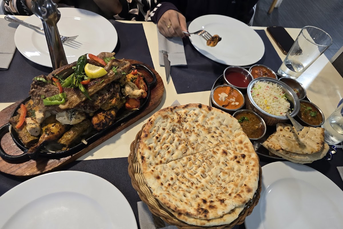 AL NAYAB HALAL RESTAURANTE