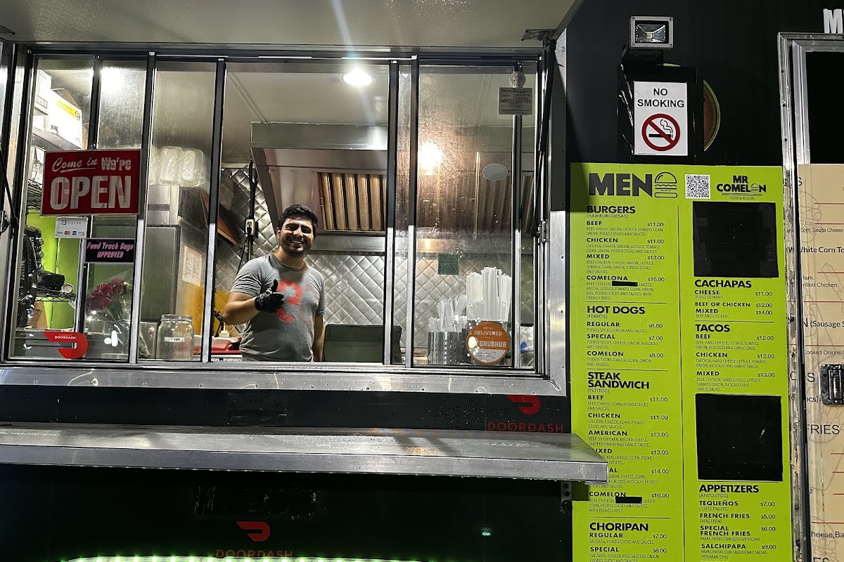 Mr Comelon Food truck