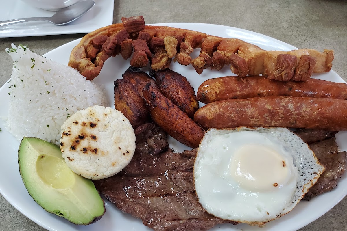 Restaurante Comida Peruana | Freddie Restaurant Comida Colombiana Y Peruana | Restaurante Comida Colombiana, Tamarac, FL