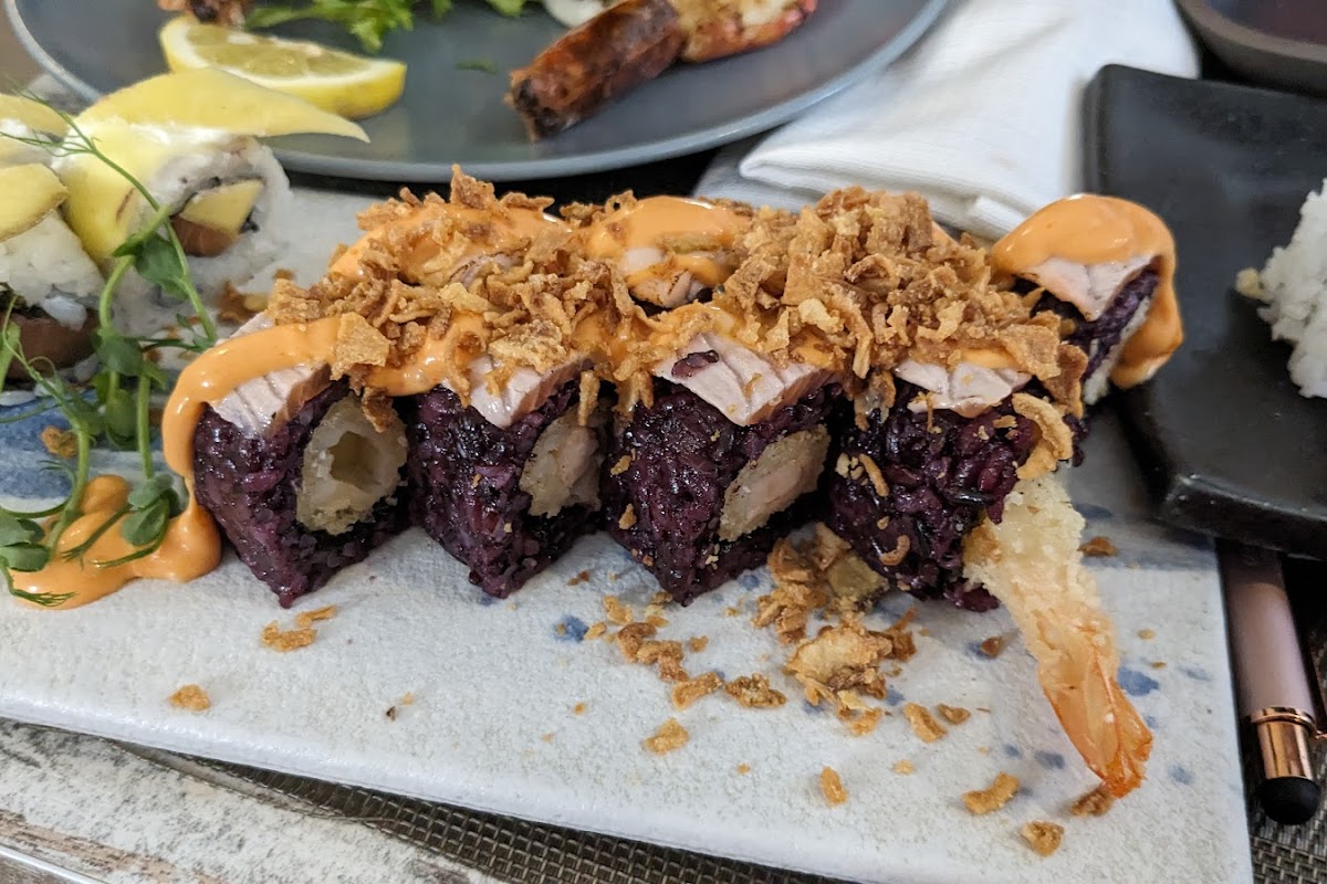 Izushi Asian & Sushi Restaurant
