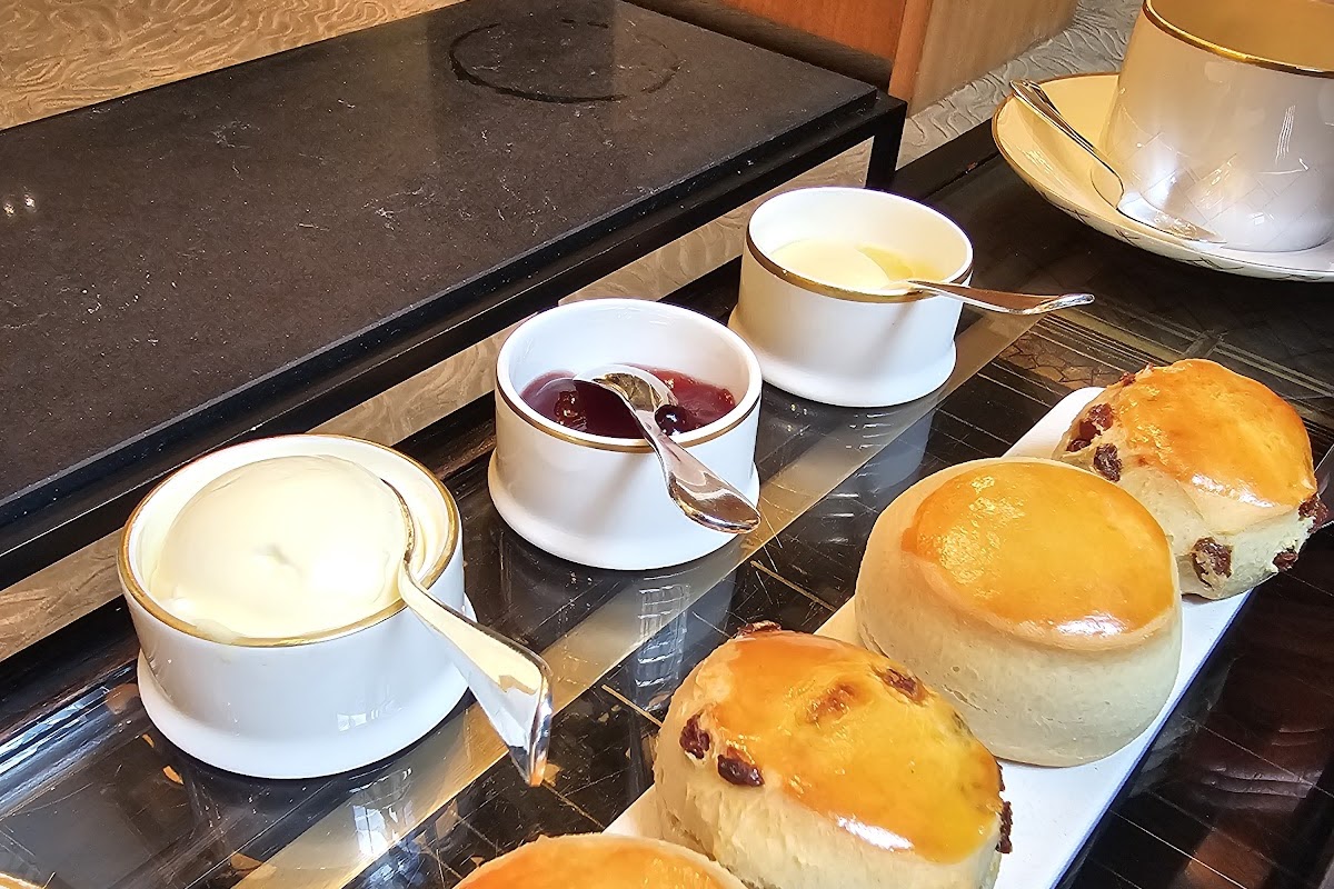 Afternoon Tea at Mirror Room (Rosewood London)