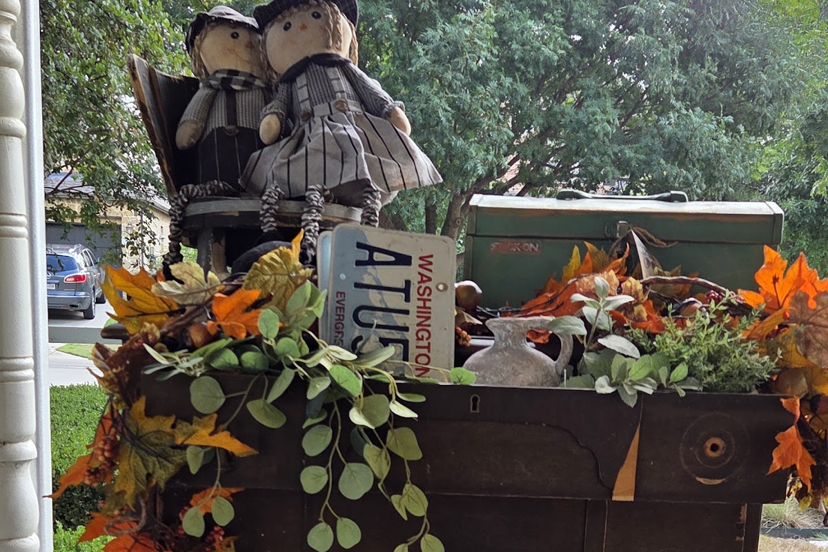 Farmhouse Coffee and Treasures