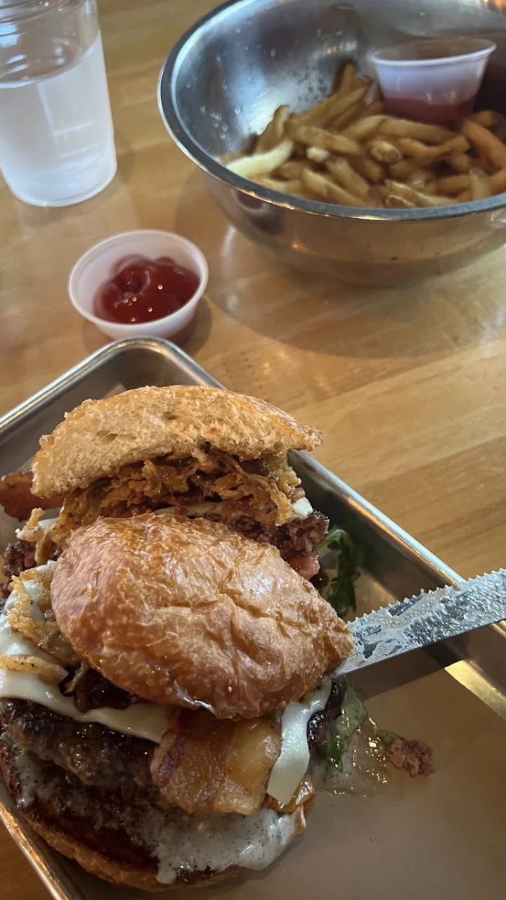 Las mejores hamburguesas de Richmond — 17 clasificados
