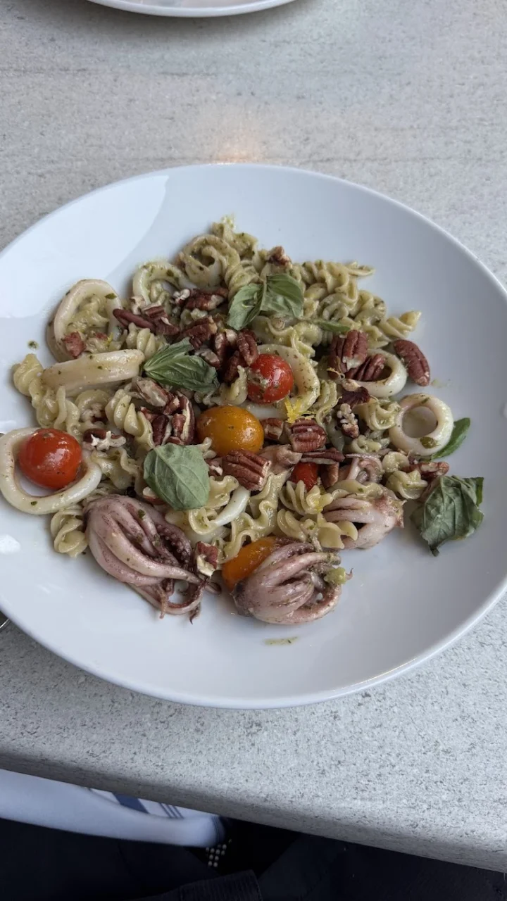 Discover Luis Wine Bar in Broad