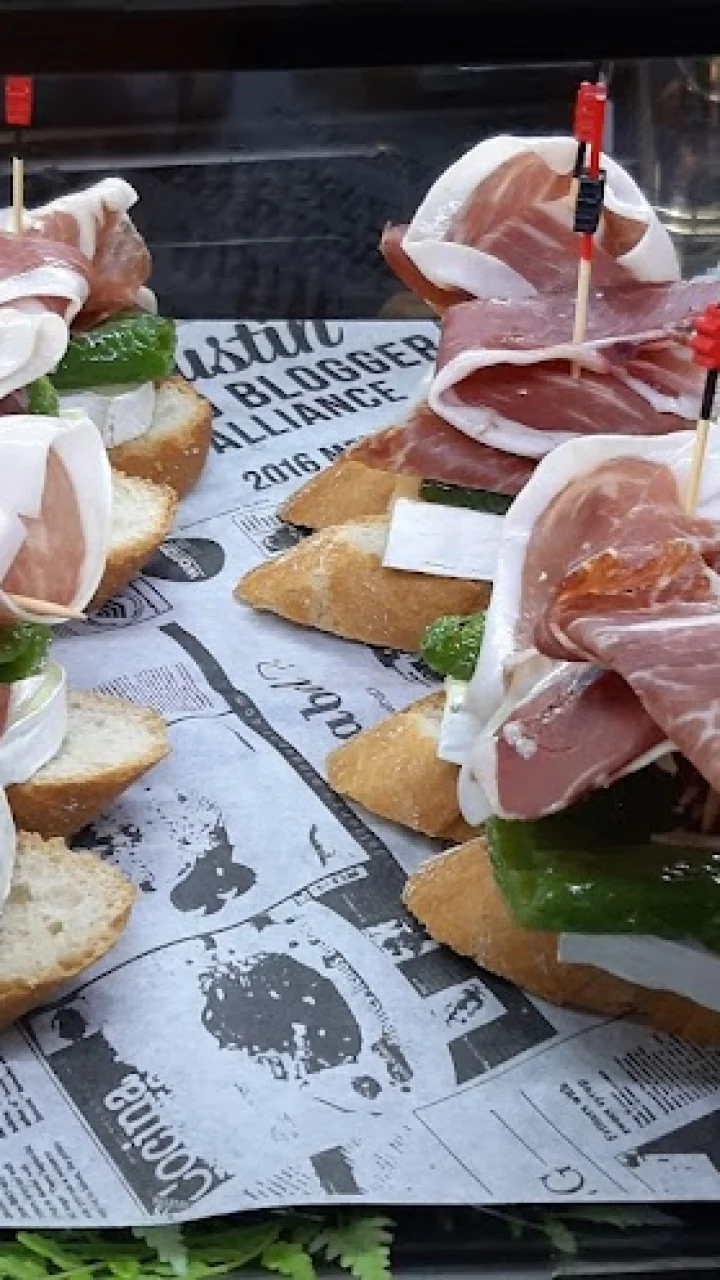 Best Outdoor Dining & Terraces in Figueres