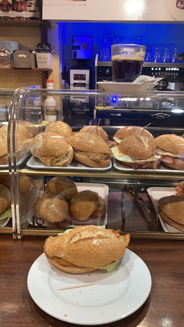 Comer bien y barato en Llanes: guía con precios reales