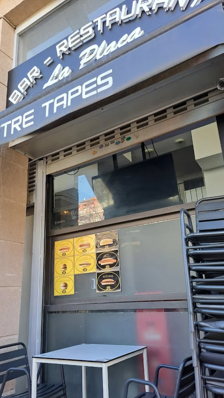 Vive ENTRE TAPES LA MARINA